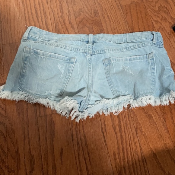 Forever 21 size 27 Jean shorts - Picture 2 of 2